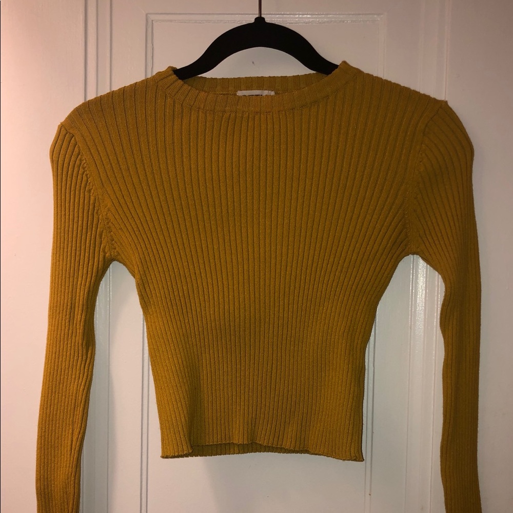 Adorable mustard yellow long sleeve top from LF💌